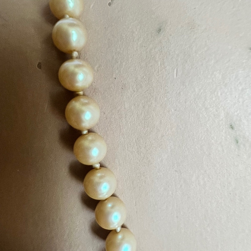 Vintage 30" Knotted Glass Pearl Necklace Gold Tone Floral Clasp Coquette 60s‎ - Picture 2 of 8